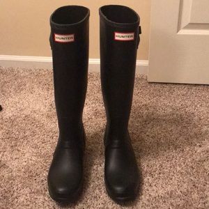 Black matte hunter rain boots
